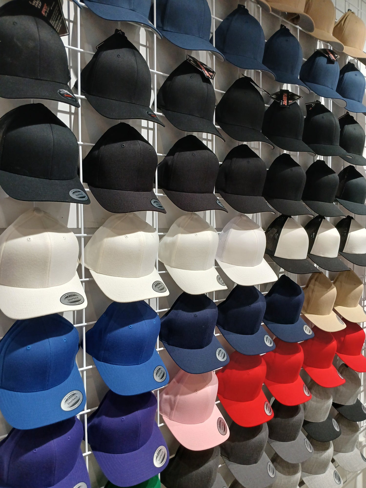 Personalised custom caps with embroidery for business, sports, or casual wear